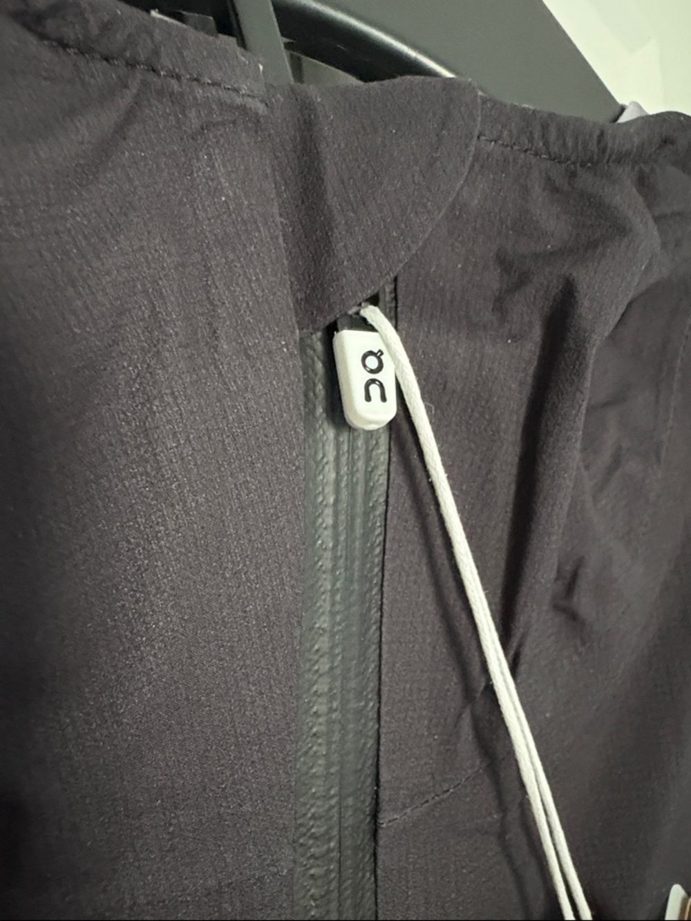 NWT [On] Cloud Running Anorak Waterproof Jacket Coat Windbreaker Black Women’s S - Picture 8 of 13